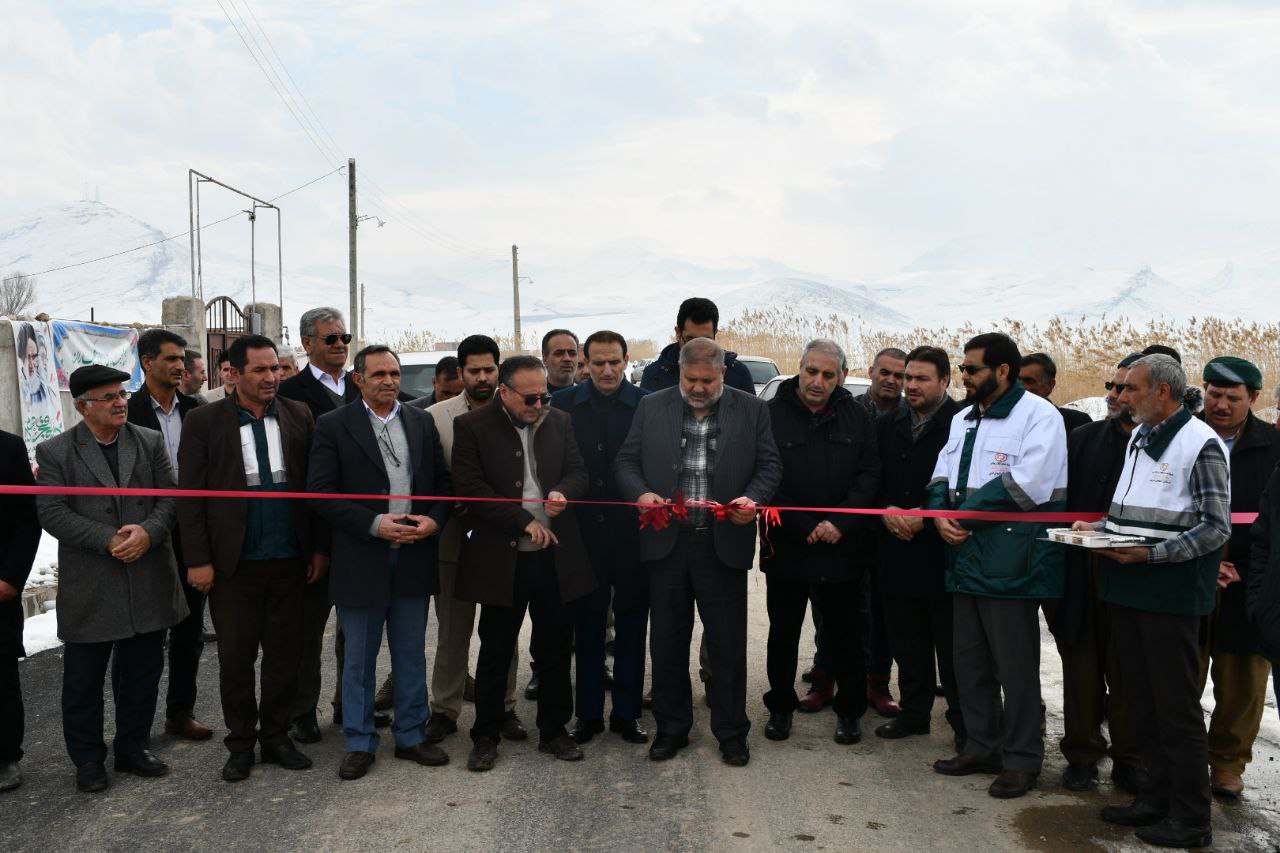 افتتاح آسفالت معابر روستای حسوشیری از توابع بخش بازرگان شهرستان ماکو