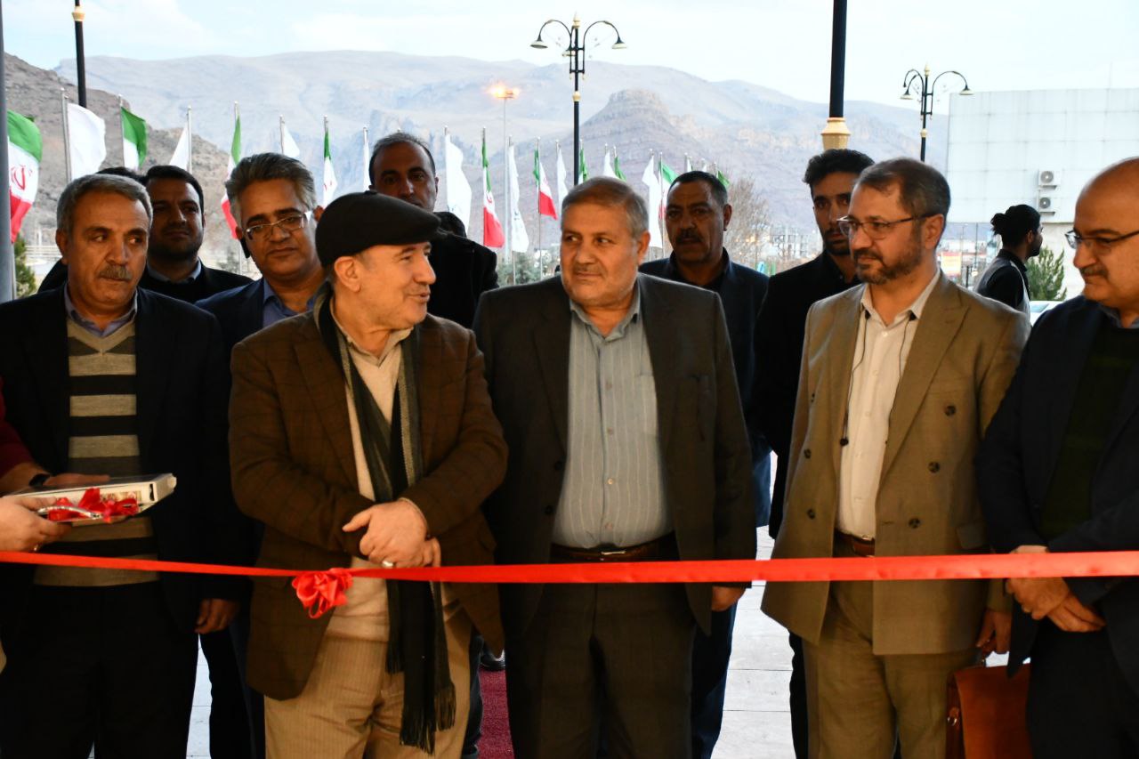 نمایشگاه تخصصی مبلمان و لوستر در شهرستان ماکو آغاز به کار کرد