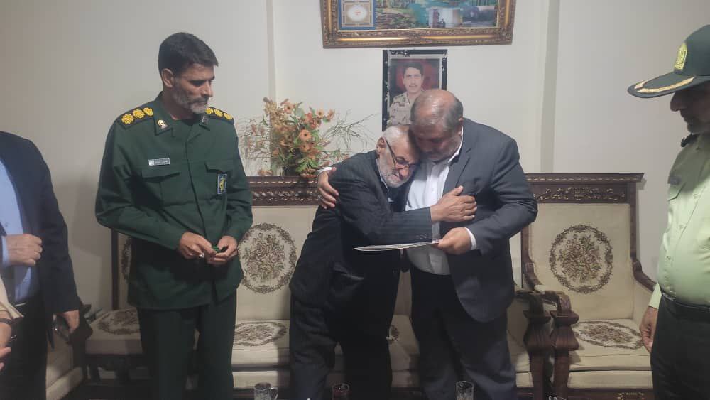 دیدار نادر کاظمی فرماندار شهرستان ماکو به همراه جمعی از مسئولین با خانواده های شهیدان محمد آذربان و واحد یوسف زاده در قالب طرح مهر ولایت