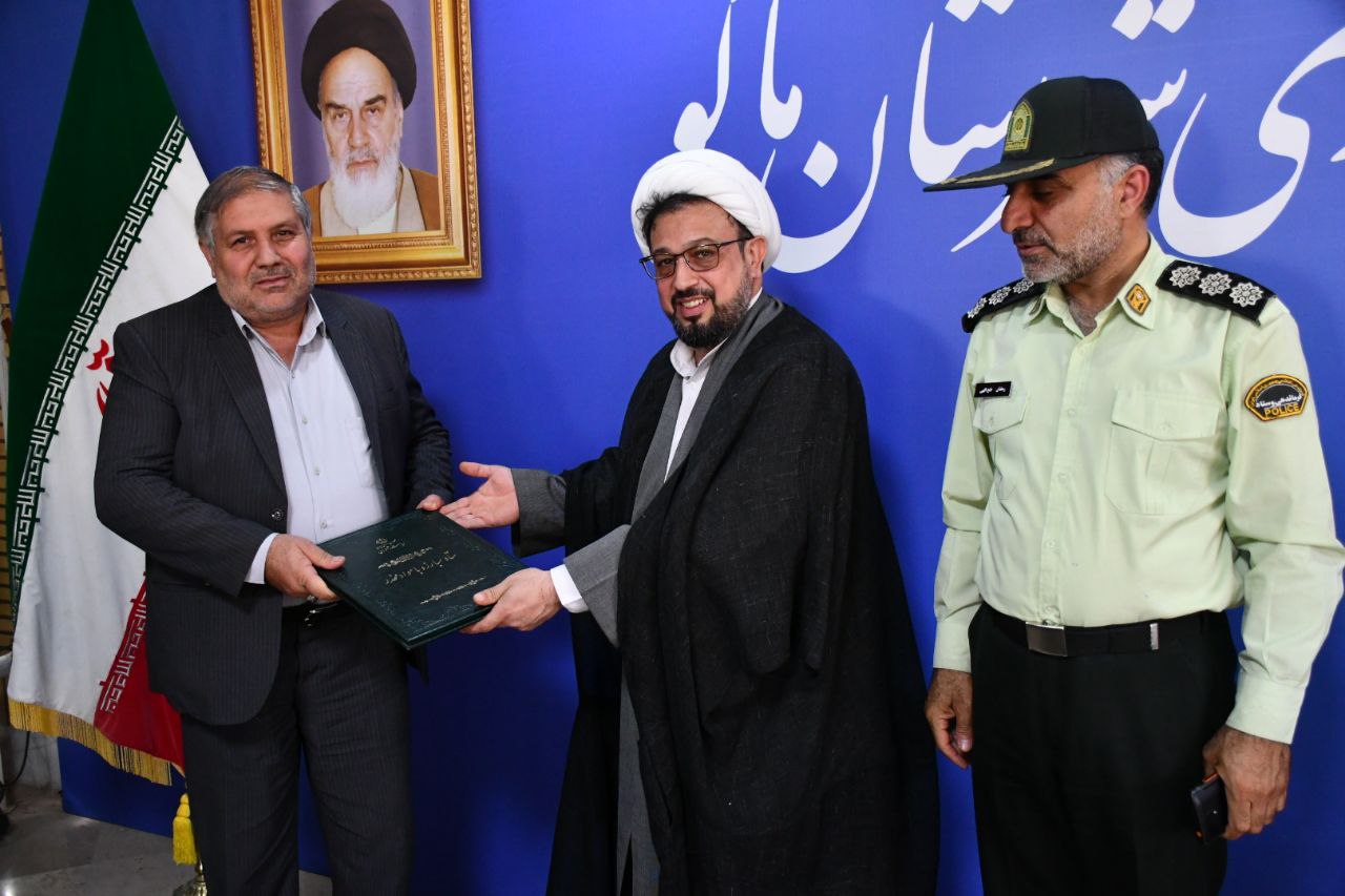 طی حکمی از طرف دکتر اسکندر مؤمنی دبیرکل ستاد مبارزه با مواد مخدر کشور نادر کاظمی فرماندار شهرستان ماکو به سمت رئیس شورای هماهنگی مبارزه با مواد مخدر شهرستان ماکو منصوب شد