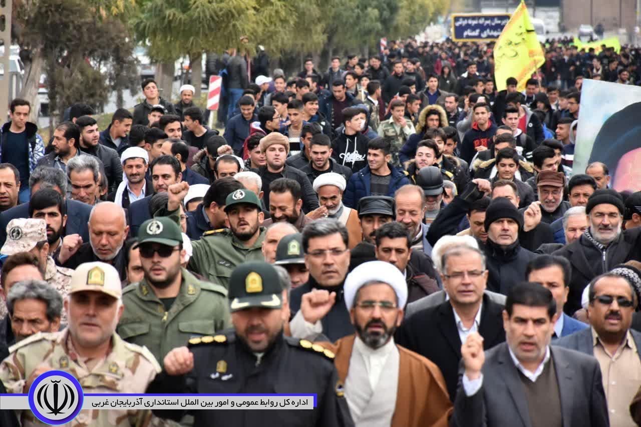 راهپیمایی حمایت از رهبری و دفاع از امنیت و اقتدار ملی در ماکو