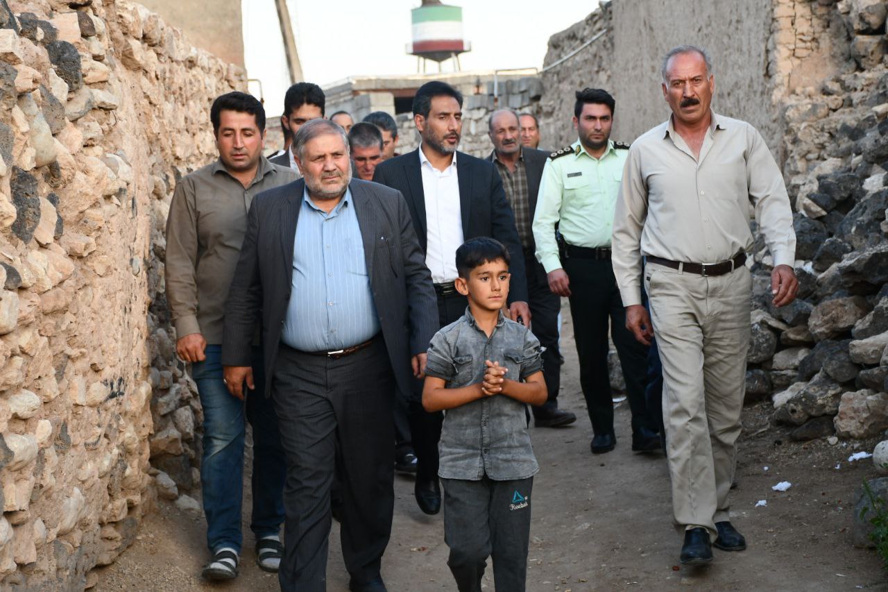 بازدید میدانی نادر کاظمی فرماندار شهرستان ماکو از روستای قزلداغ کرد جهت بررسی مسائل و مشکلات روستا