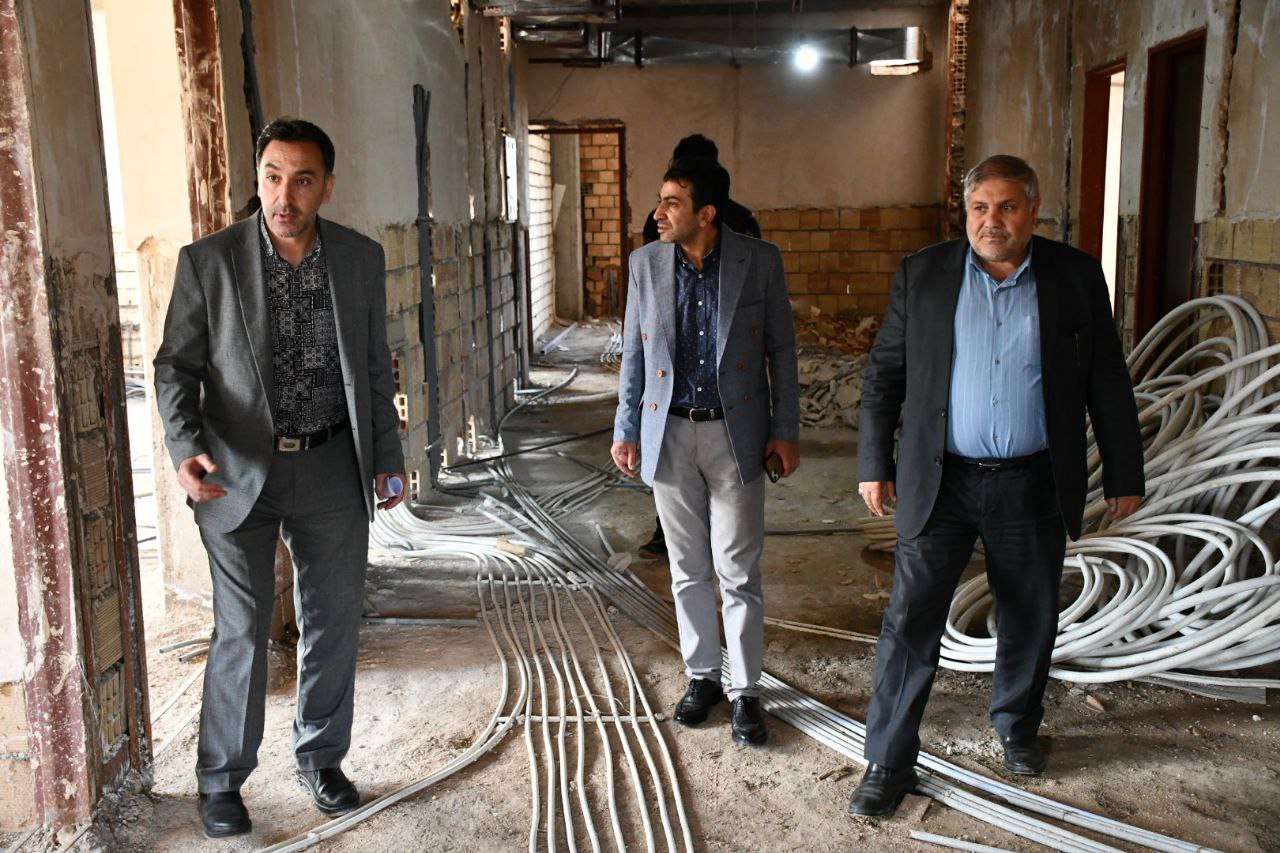 بازدید نادر کاظمی فرماندار شهرستان ماکو از پروژه مرکز آموزش بهورزی ماکو