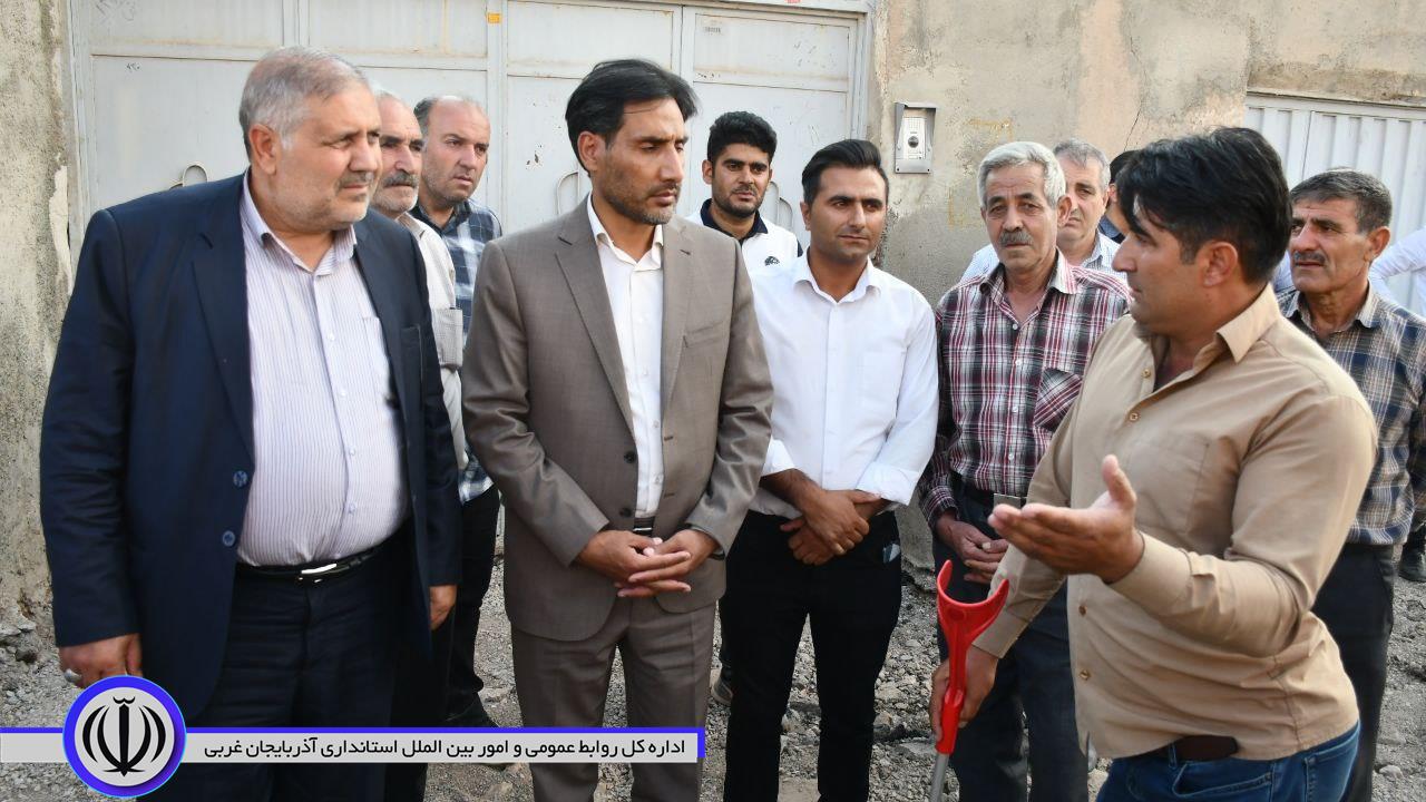 بازدید نادر کاظمی فرماندار شهرستان ماکو از اجرای طرح هادی روستای قزلداغ عجم