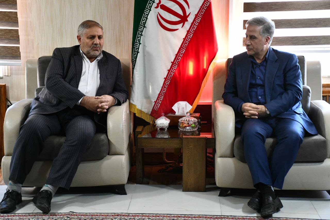 دیدار مهندس فیروز خدایی مدیر منطقه 8 عملیات انتقال گاز شمالغرب کشور با نادر کاظمی فرماندار شهرستان ماکو جهت بررسی مشکلات گاز شهری روستای علی قندو
