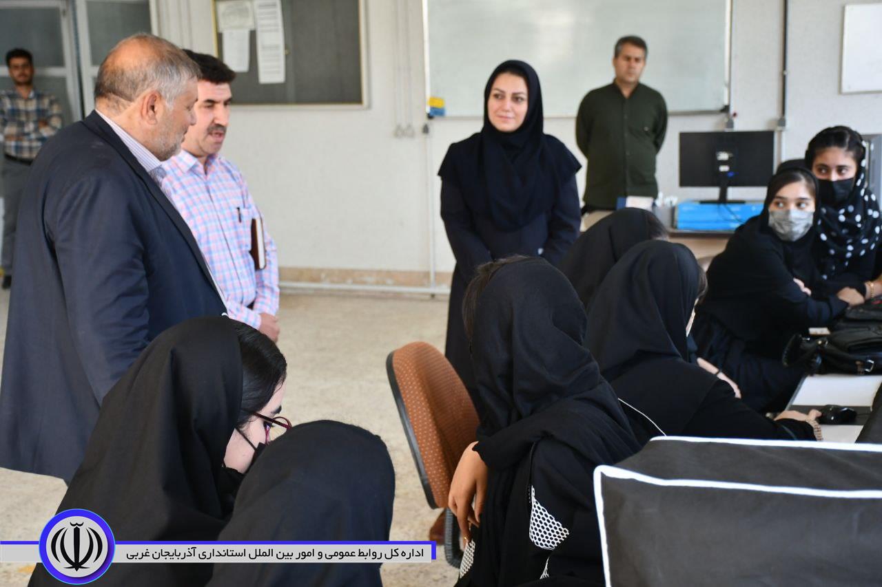 به مناسبت هفته ملی مهارت ؛ فرماندار شهرستان ماکو با حضور در مرکز آموزش فنی و حرفه ای شهرستان ماکو با رئیس و کارکنان این مرکز دیدار و از مراکز آموزشی این مرکز بازدید نمود .