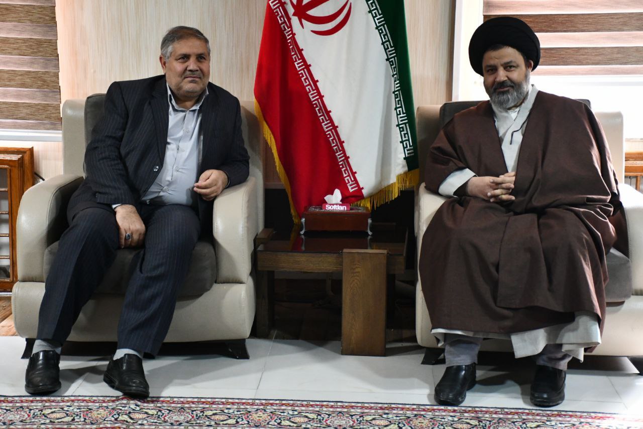 دیدار نوروزی حجت‌الاسلام والمسلمین سید محمد هاشمی امام جمعه ماکو با نادر کاظمی فرماندار شهرستان ماکو