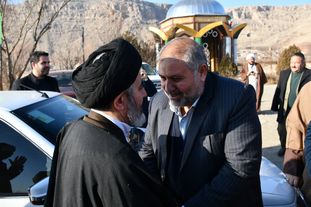 با استقبال گرم نادر کاظمی فرماندار شهرستان ماکو ، امام جمعه و مسئولین ، حجت‌الاسلام والمسلمین سید مهدی قریشی امام جمعه ارومیه و نماینده ولی‌فقیه در استان آذربایجان غربی وارد شهرستان ماکو شد