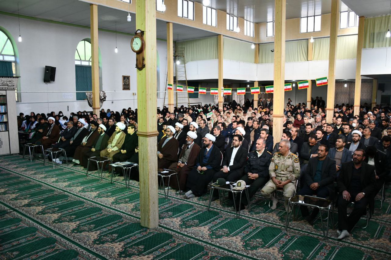 اجتماع بزرگ مردم شهرستان ماکو به مناسبت بزرگداشت حماسه 9 دی در شهر ماکو برگزار شد