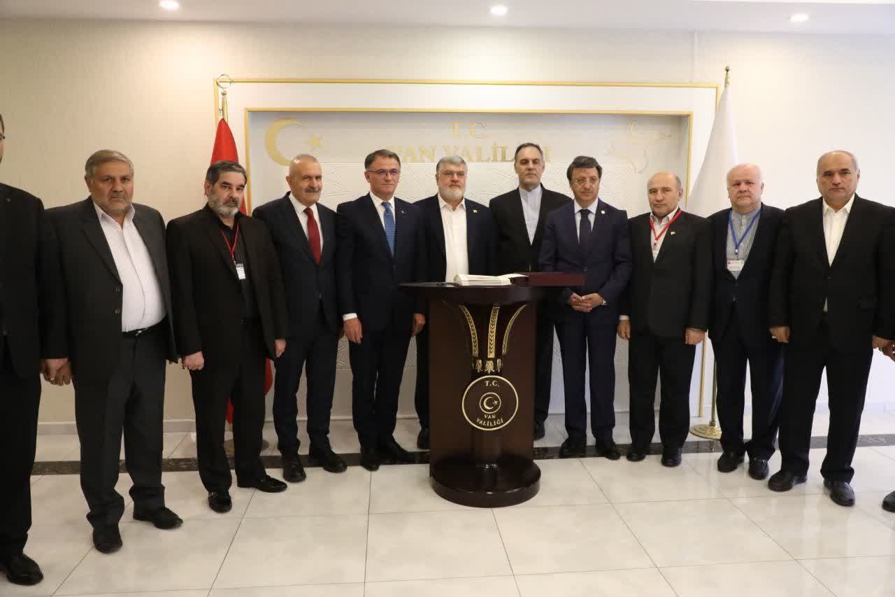 نشست مشترک استاندار آذربایجان‌غربی و جانشین کمیسیون همکاری های اقتصادی ایران و ترکیه با والی وان ترکیه