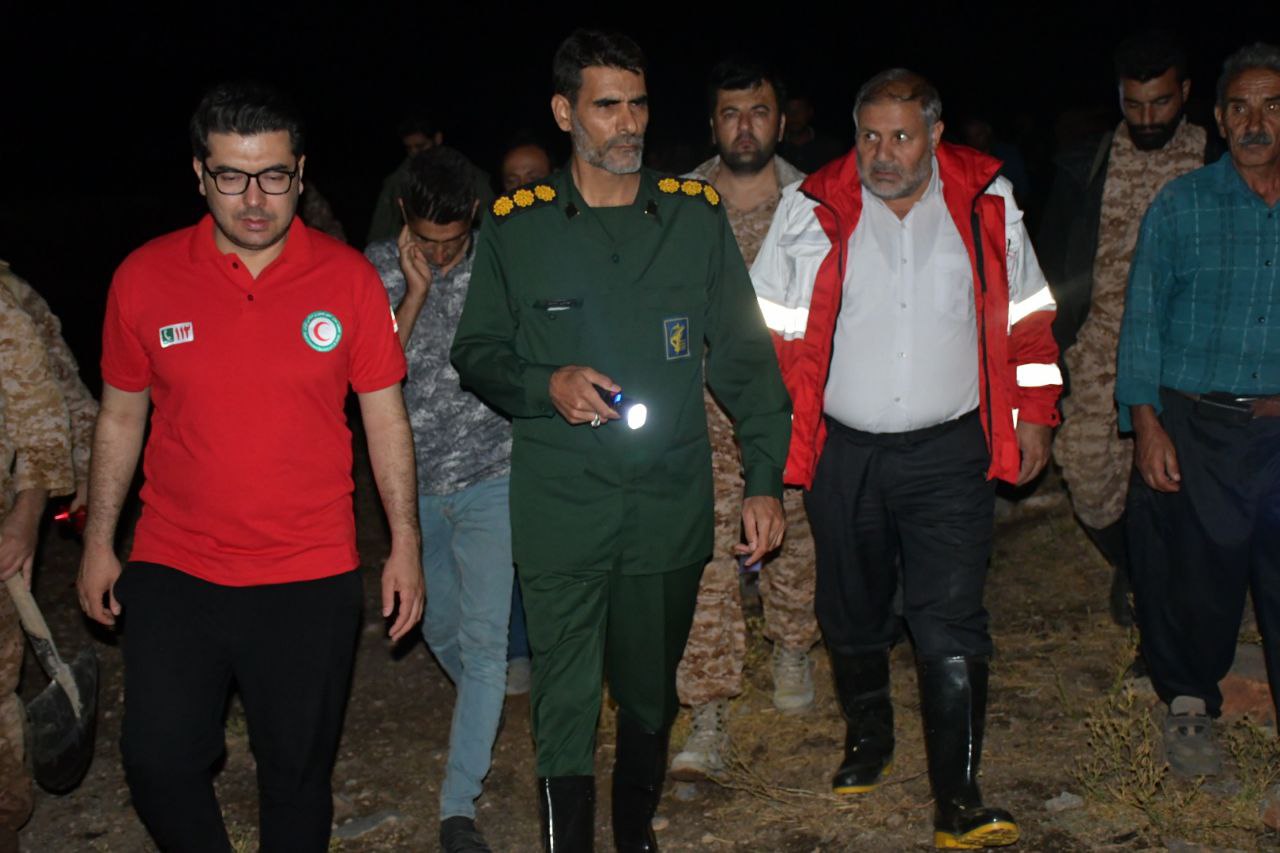 حضور شبانه نادر کاظمی فرماندار شهرستان ماکو به همراه فرمانده سپاه ماکو در روستای سیل زده سوریک بورالان از توابع بخش بازرگان و صدور دستورات لازم به دستگاه های خدمات رسان