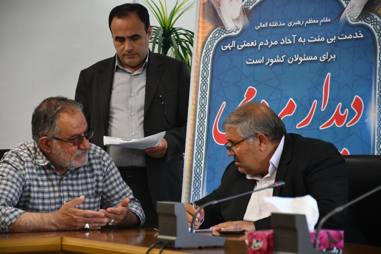 دیدار چهره به چهره نادر کاظمی ، فرماندار شهرستان ماکو با تعدادی از اقشار مختلف مردم