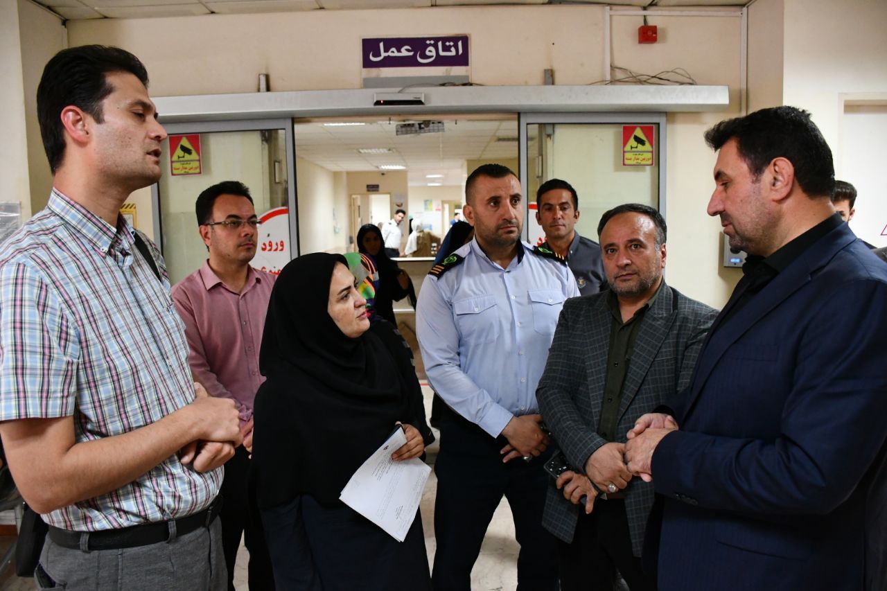 بازدید رامین موحدی فرماندار شهرستان ماکو از بخش‌های مختلف بیمارستان فجر ماکو جهت‌ بررسی مسائل و مشکلات