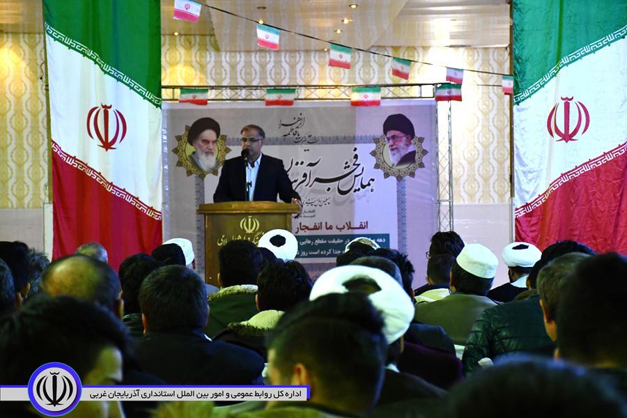 صلابت و ایستادگی چهل ساله انقلاب اسلامی به پشتوانه وحدت و همدلی بین قومیت ها محقق شده است