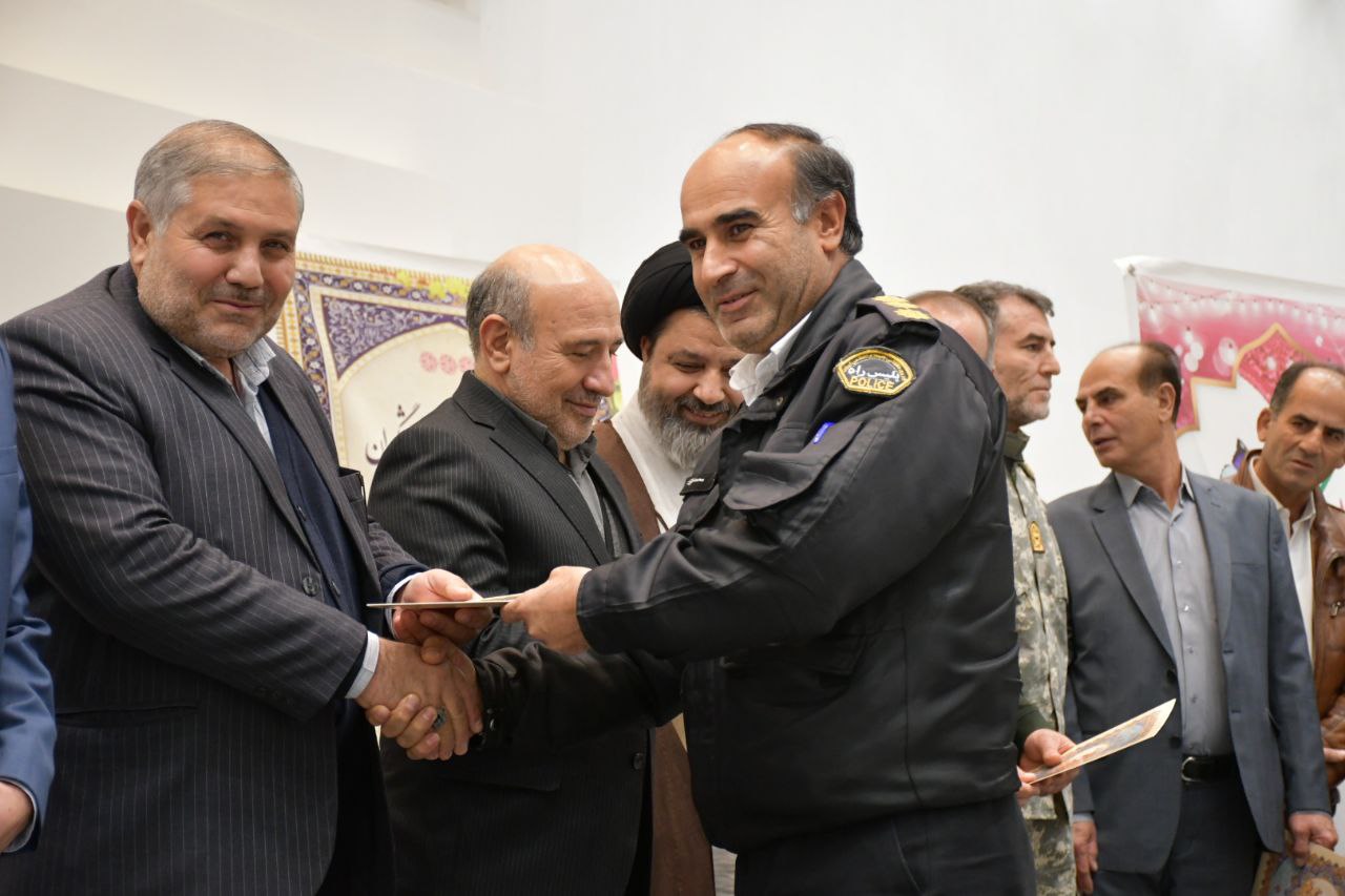 حضور نادر کاظمی فرماندار شهرستان ماکو به همراه امام جمعه ، مدیرعامل سازمان منطقه آزاد و سایر مسئولین شهرستانی در مراسم گرامیداشت 26 آذر روز حمل و نقل و رانندگان