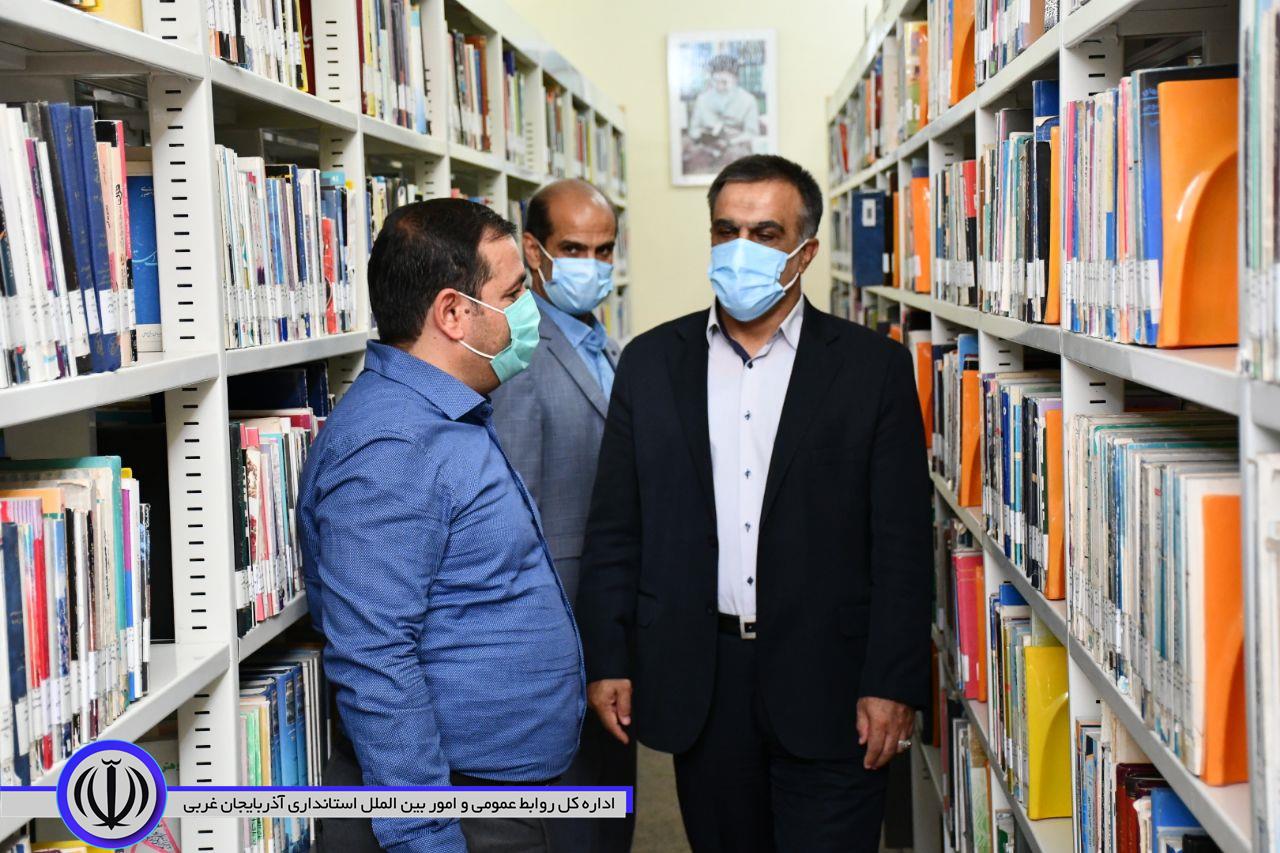 بازدید محمدی ایروانلو فرماندار شهرستان ماکو از اداره فرهنگ و ارشاد اسلامی و کتابخانه های عمومی سطح شهر جهت بررسی مشکلات این مراکز
