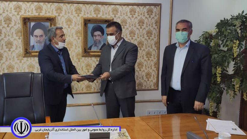 جلسه اعطای اعتبارنامه هیئت رئیسه جدید اتاق اصناف شهرستان ماکو با حضور محمدی ایروانلو فرماندار شهرستان و رییس اداره صمت در محل فرمانداری ماکو برگزار گردید.