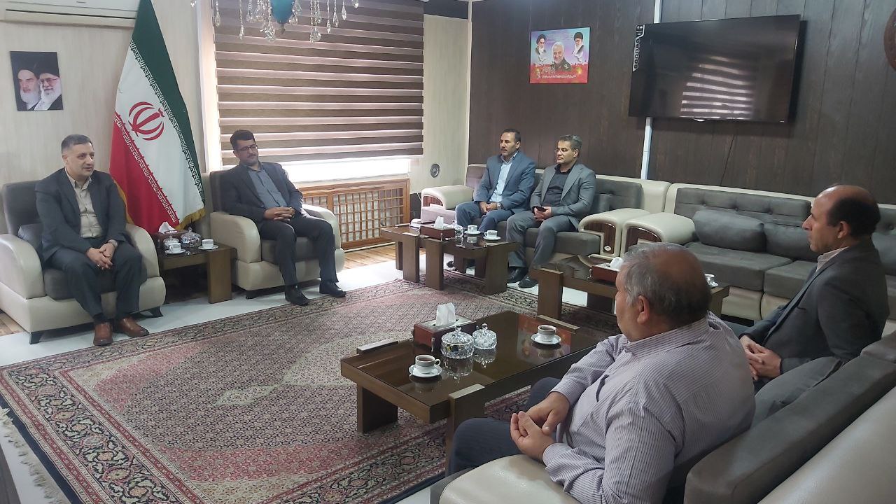 دیدار سهندی مدیرکل کمیته امداد امام خمینی ( ره ) استان آذربایجان غربی با نادر کاظمی فرماندار شهرستان ماکو