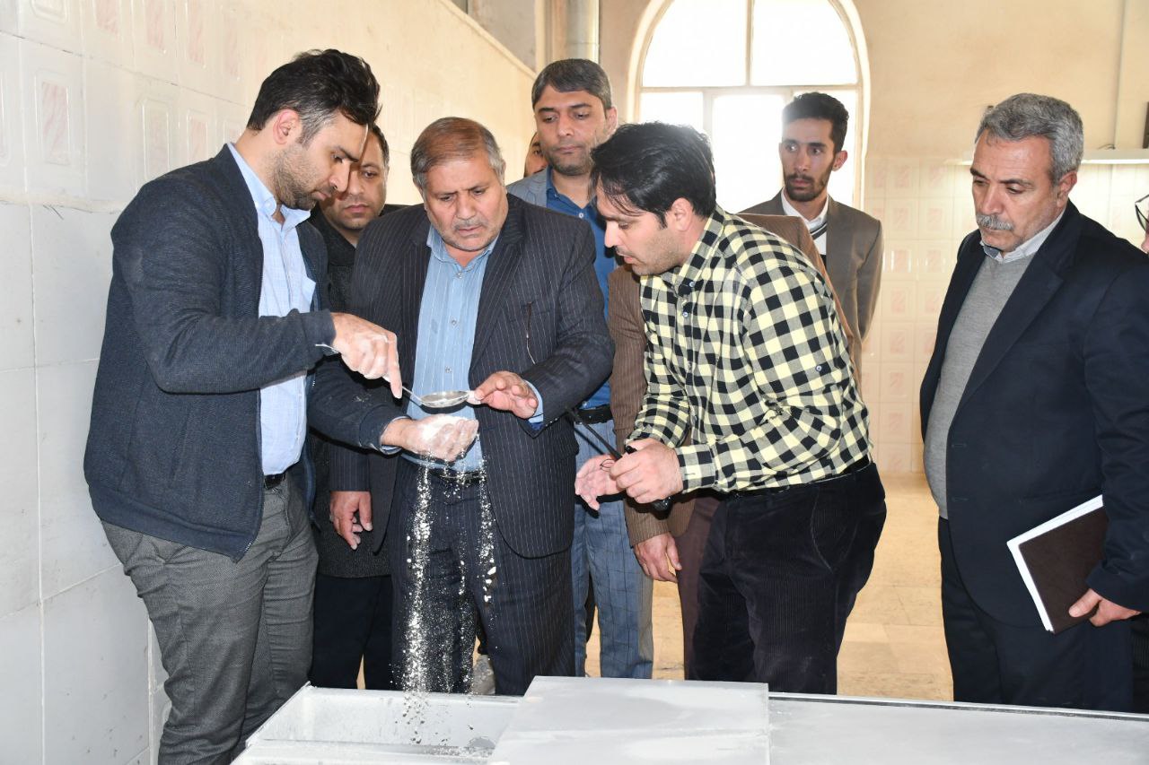 بازدید نادر کاظمی فرماندار شهرستان ماکو به همراه معاون هماهنگی امور عمرانی فرماندار و اعضای شورای آرد و نان شهرستان از کارخانه آرد شوط - ماکو