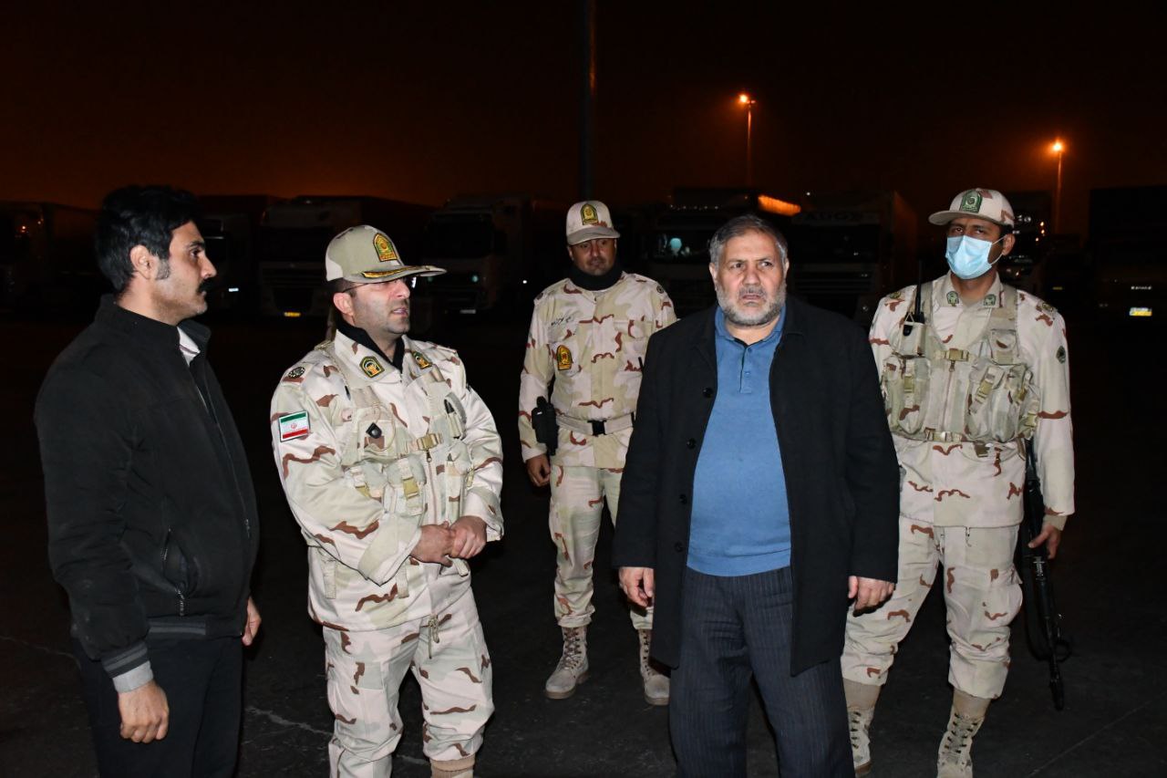بازدید شبانه نادر کاظمی فرماندار شهرستان ماکو از پارکینگ آنا وطن ، شرکت نفت و گمرک بازرگان جهت بررسی مسائل و مشکلات رانندگان