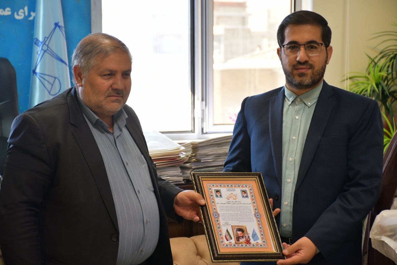 دیدار نادر کاظمی فرماندار شهرستان ماکو به همراه امام جمعه و فرماندهان نظامی و انتظامی با دادستان دادسرای عمومی و انقلاب شهرستان ماکو جهت تبریک هفته قوه قضائیه