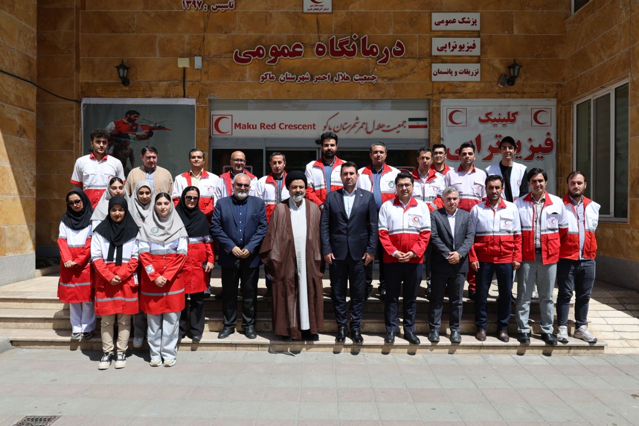 دیدار فرماندار و امام جمعه شهرستان با اعضای جمعیت هلالاحمر به مناسبت روز جهانی صلیب سرخ و هفته هلالاحمر