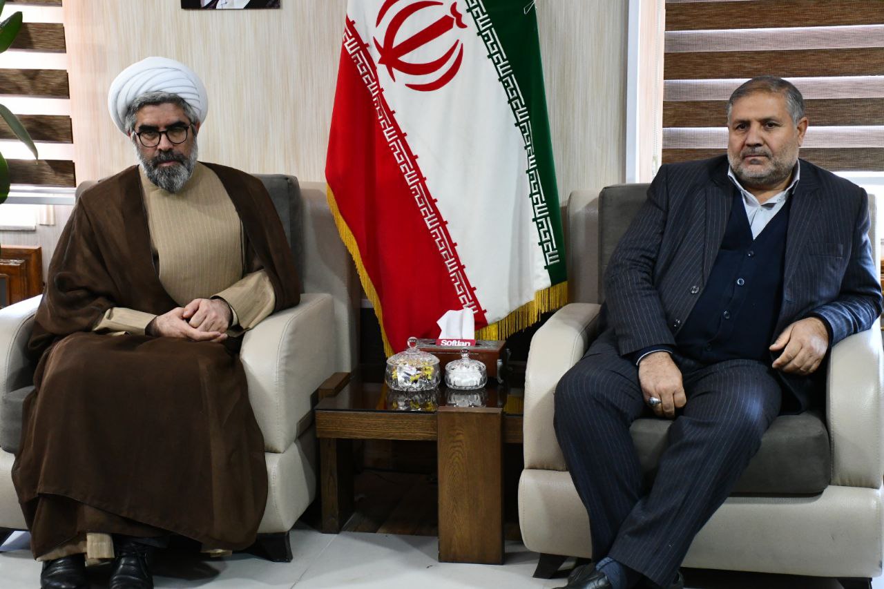 دیدار حجتالاسلام والمسلمین داوود میرزایی مدیرکل بنیاد شهید و امور ایثارگران استان آذربایجان غربی با نادر کاظمی فرماندار شهرستان ماکو