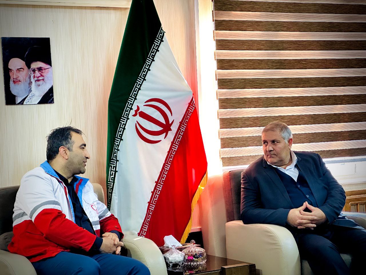 دیدار دکتر وحید ایمانی معاونت دانش آموزی و پیش دبستانی سازمان جوانان جمعیت هلال احمر جمهوری اسلامی ایران با نادر کاظمی فرماندار شهرستان ماکو
