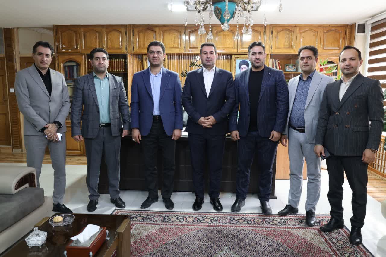 دیدار اعضای شورای اسلامی شهر شهردار ماکو و رئیس نظام مهندسی ماکو با دکتر موحدی فرماندار شهرستان ماکو