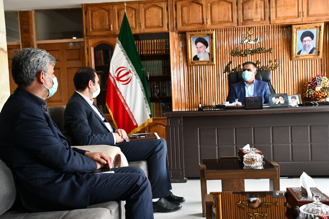 دیدار رئیس بنیاد مسکن شهرستان ماکو با محمدی ایروانلو فرماندار شهرستان بمناسبت سالروز تأسیس بنیاد مسکن انقلاب اسلامی