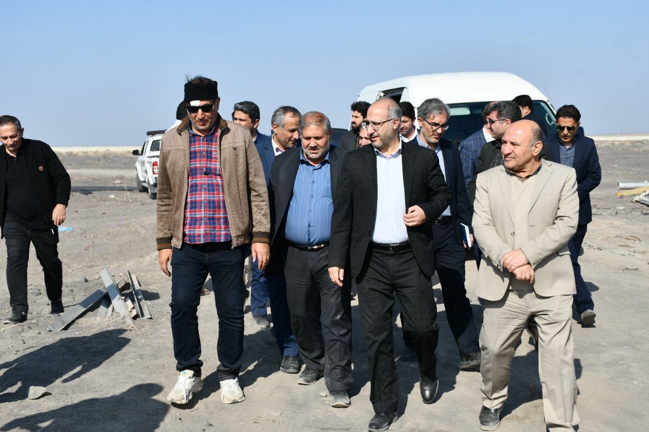 بازدید محبوبی مدیرکل بازرسی استان آذربایجان غربی به همراه فرماندار شهرستان ماکو و مدیرعامل سازمان منطقه آزاد از پروژه تثبیت شن های روان بورالان