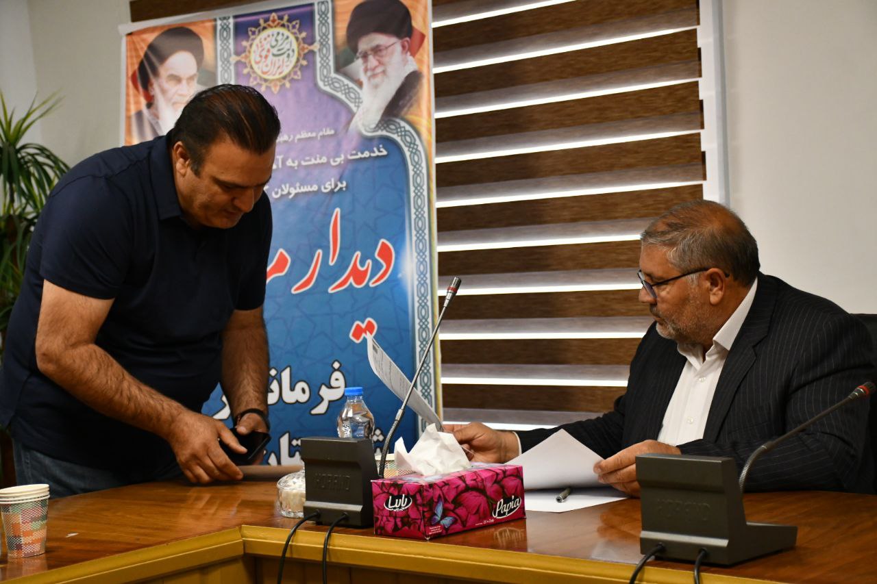 دیدار چهره به چهره نادر کاظمی ، فرماندار شهرستان ماکو با تعدادی از اقشار مختلف مردم