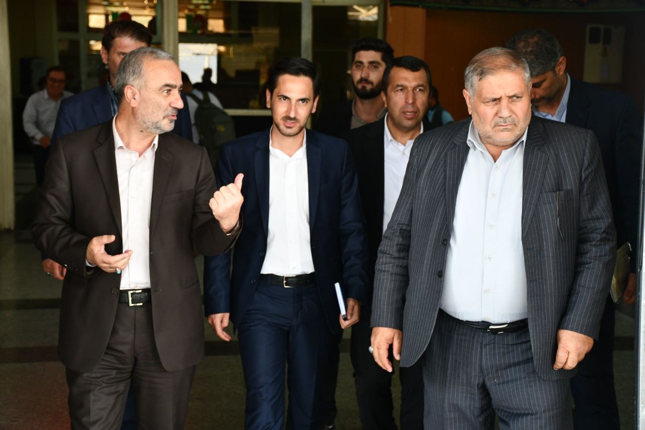 حضور معاونین سرکنسول ایران در ارزروم ترکیه با پیگیری های نادر کاظمی فرماندار شهرستان ماکو در گمرک بازرگان جهت بررسی مسائل و مشکلات رانندگان در طرف ایران و ترکیه