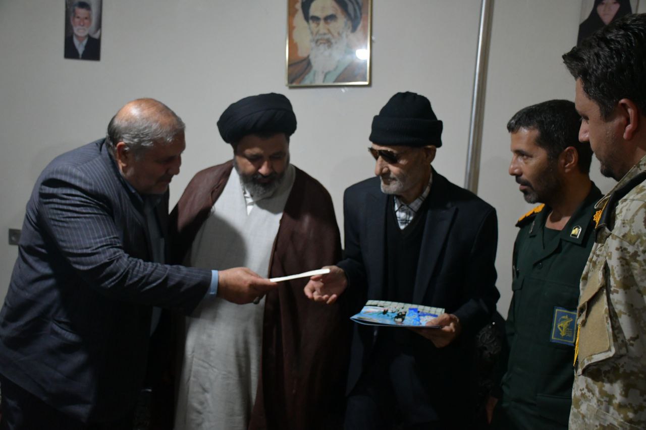 برگزاری مراسم یادواره شهدای خانگی در منزل پدر شهید معزز محمود سلیمانی در روستای دانالوی بزرگ با حضور نادر کاظمی فرماندار شهرستان ماکو ، امام جمعه ، نماینده ولی فقیه در سپاه ماکو و جمعی از مسئولین
