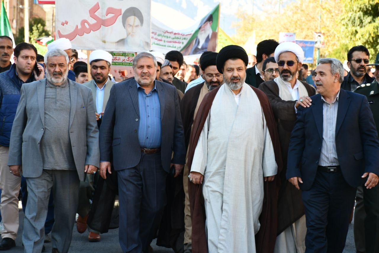 راهپیمایی یوم الله 13 آبان با حضور پرشور مسئولان ، دانش آموزان، دانشجویان و اقشار مختلف مردم در شهرستان ماکو برگزار گردید