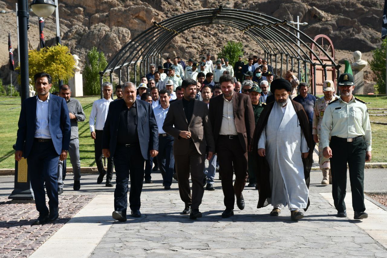 با استقبال نادر کاظمی فرماندار شهرستان ماکو ، معاون هماهنگی امور عمرانی استاندار آذربایجان غربی وارد شهرستان ماکو شد