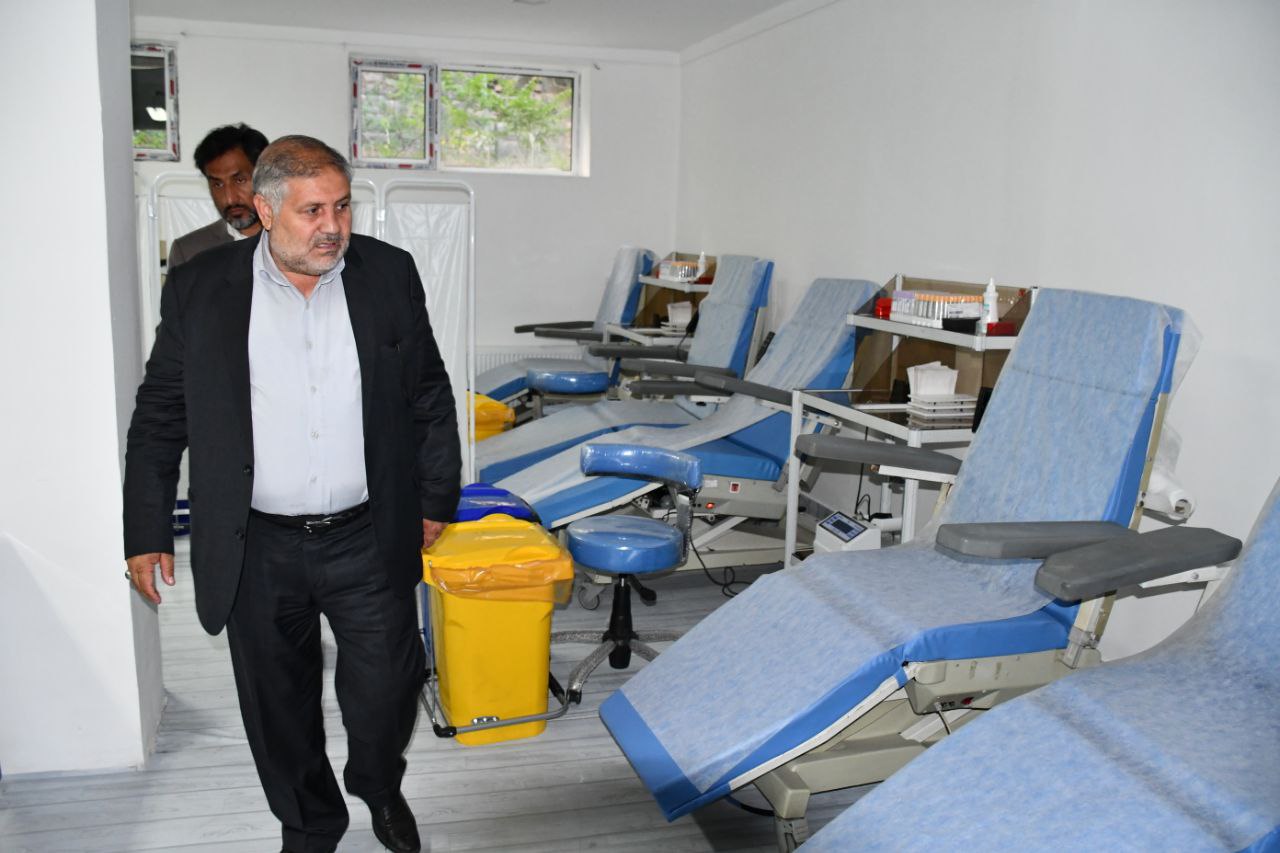 بازدید نادر کاظمی فرماندار شهرستان ماکو از روند آماده سازی مرکز انتقال خون شهرستان ماکو