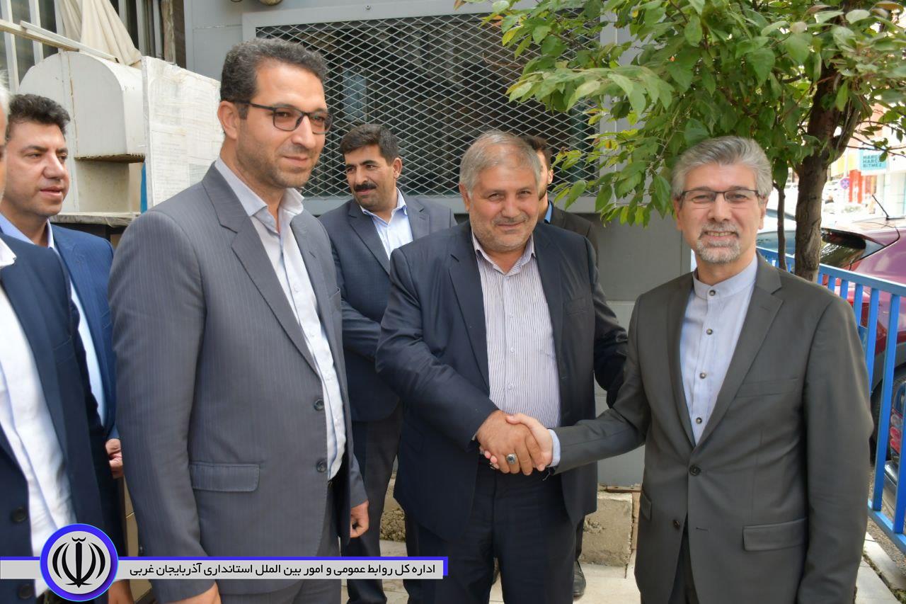 با استقبال گرم سجاد سلطان زاده سرکنسول ایران در ارزروم ترکیه فرمانداران شهرستان های ماکو و چالدران و هیات همراه وارد استان ارزروم ترکیه شدند