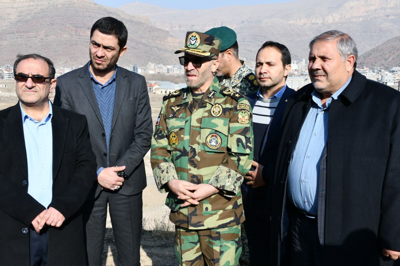 بازدید نادر کاظمی فرماندار شهرستان ماکو به همراه امیر سرتیپ علی حاجیلو فرمانده قرارگاه منطقه ای شمالغرب ارتش جمهوری اسلامی ایران از زمین های ارتش در محله قره کورپی جهت حل مشکلات مردم این منطقه