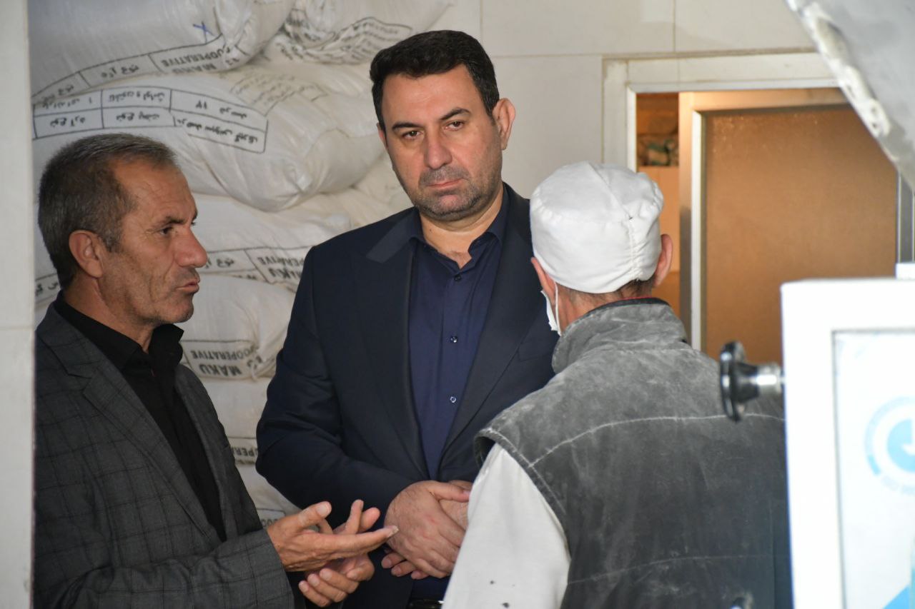 بازدید رامین موحدی فرماندار شهرستان ماکو از نانوایی های سطح شهر جهت بررسی روند پخت و عرضه نان