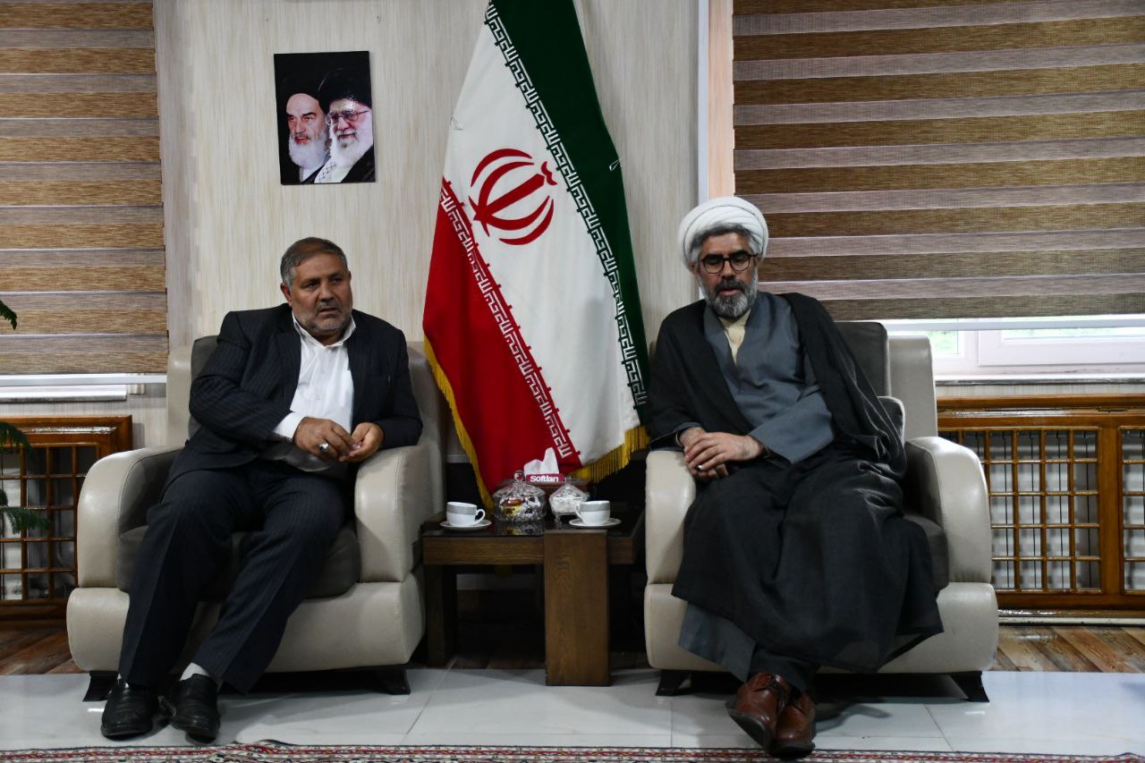 دیدار حجت الاسلام والمسلمین داوود میرزایی مدیرکل بنیاد شهید و امور ایثارگران استان آذربایجان غربی با نادر کاظمی فرماندار شهرستان ماکو