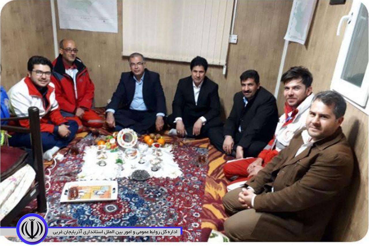 حضور جوانان امدادگر در جمعیت هلال احمر که صادقانه و بدون هیچ چشمداشتی امید به آینده را به چشم های نگران ارزانی می کنند، نقطه قوت بسیار مهمی بر خدمات و تلاش های جمعیت هلال احمر است.