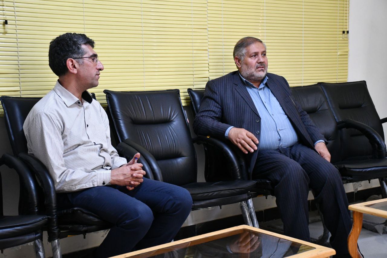 بازدید نادر کاظمی فرماندار شهرستان ماکو از اداره پست شهرستان ماکو