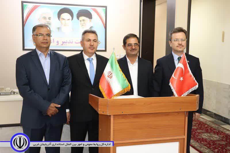 روابط سیاسی و اقتصادی ایران و ترکیه ، در تمامی سطوح از اهمیت ویژه ای برای دو طرف برخوردار است