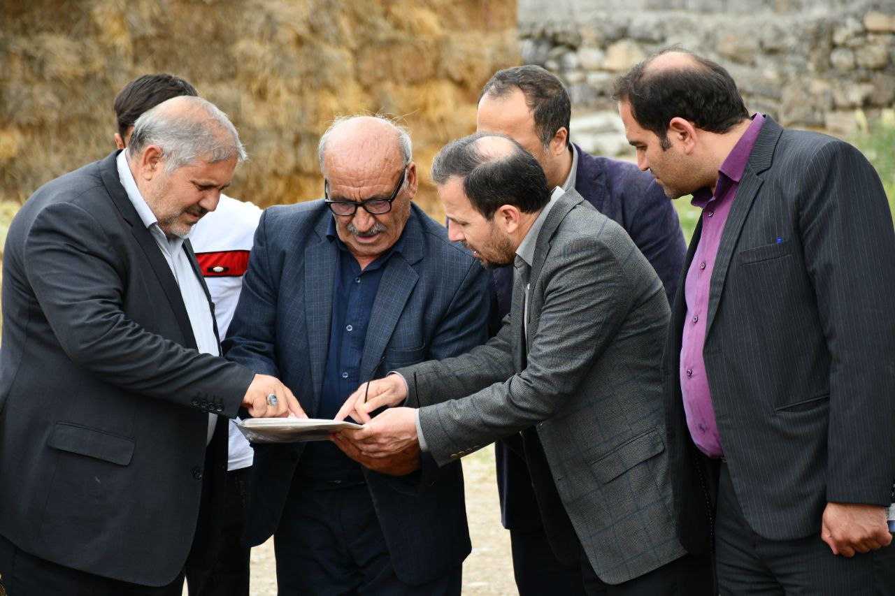 بازدید فرماندار ماکو از دامداری آقای عباداله محرمی در روستای محمد کندی