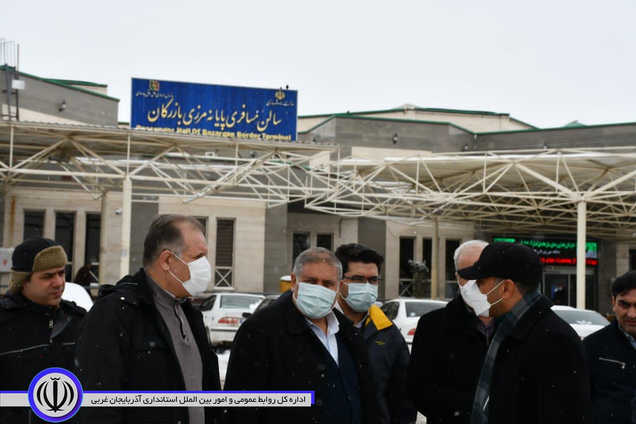 حضور نادر کاظمی فرماندار شهرستان ماکو در سالن مسافری پایانه مرزی بازرگان و بررسی نحوه ارائه خدمات به مسافرین ورودی و خروجی از مرز