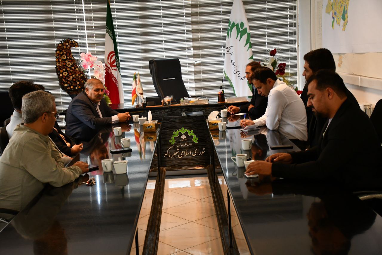 دیدار فرماندار شهرستان ماکو با شهردار شهر ماکو جهت تبریک 14 تیر روز شهرداری ها