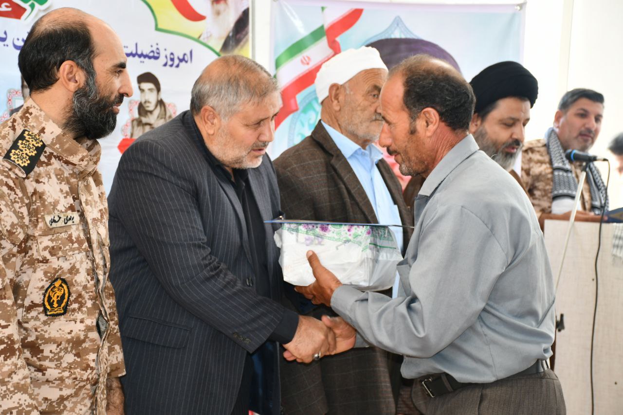 یادواره شهدای عشایری منطقه بورالان شهرستان ماکو در مسجد روستای پنجرلو برگزار و از خانواده شهدا تجلیل شد