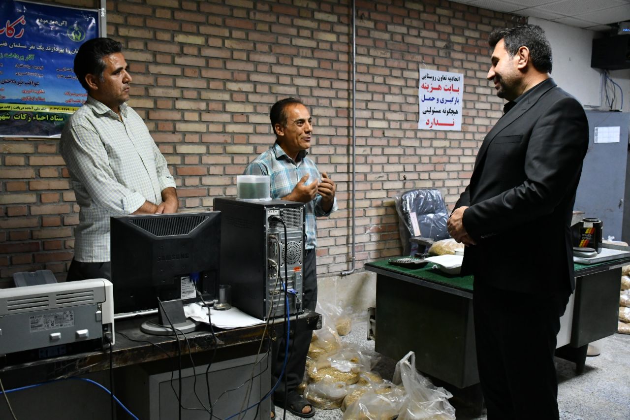 بازدید شبانه رامین موحدی فرماندار شهرستان ماکو از محل خرید گندم شهرستان ماکو جهت بررسی مسائل و مشکلات کشاورزان