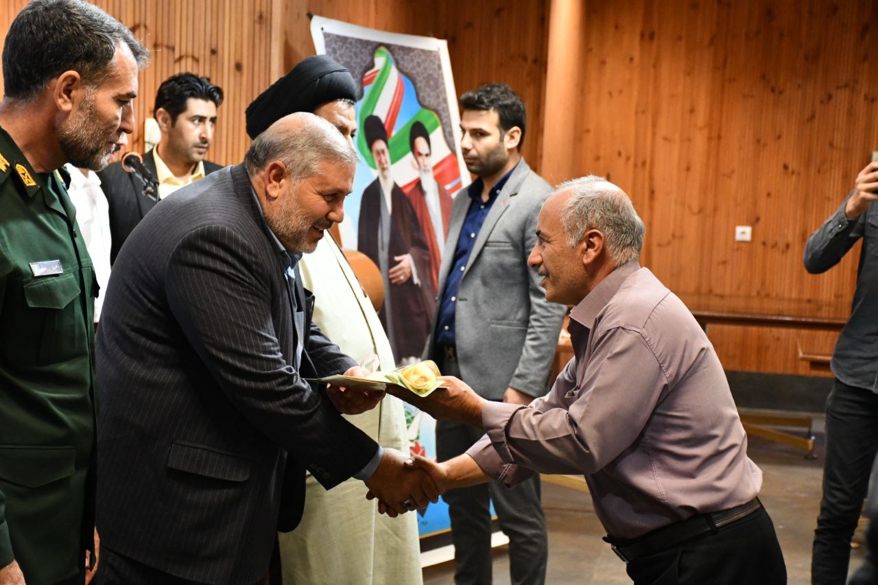 آیین تجلیل از آزادگان سرافراز شهرستان ماکو به مناسبت 26 مرداد سالروز بازگشت آزادگان سرافراز به میهن اسلامی